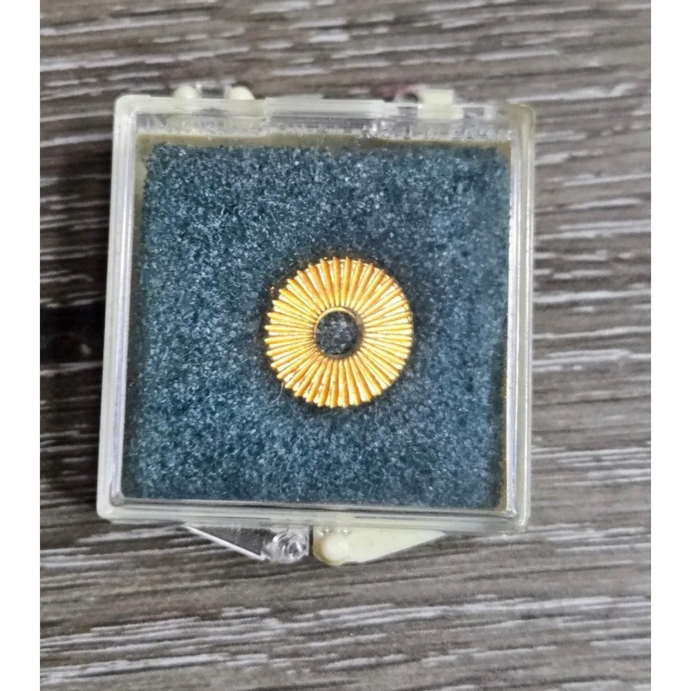 Vintage Gold Tone Sunburst Rosette Stud Pin Badge Round Decorative Drooch